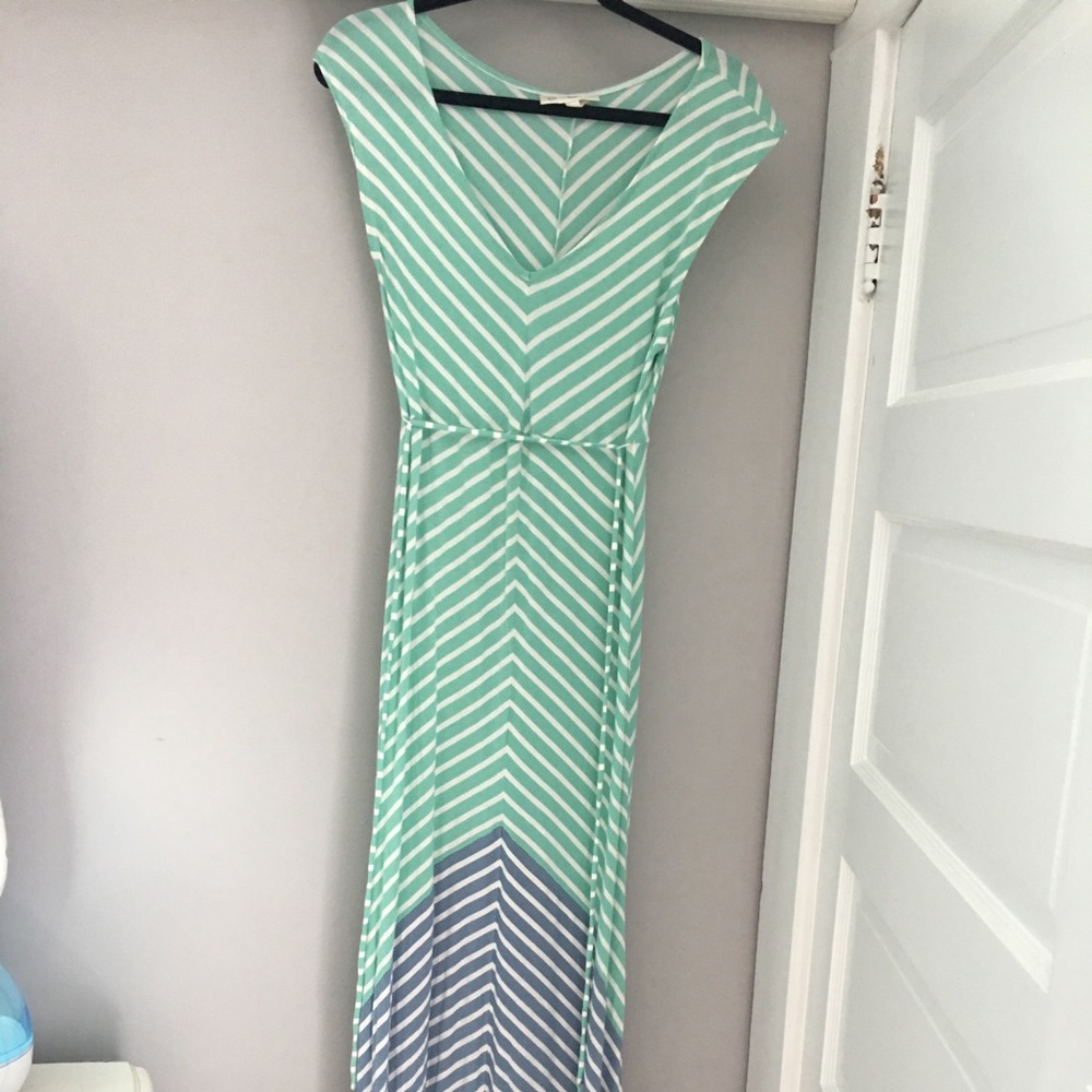 Jessica Simpson MATERNITY dress size medium